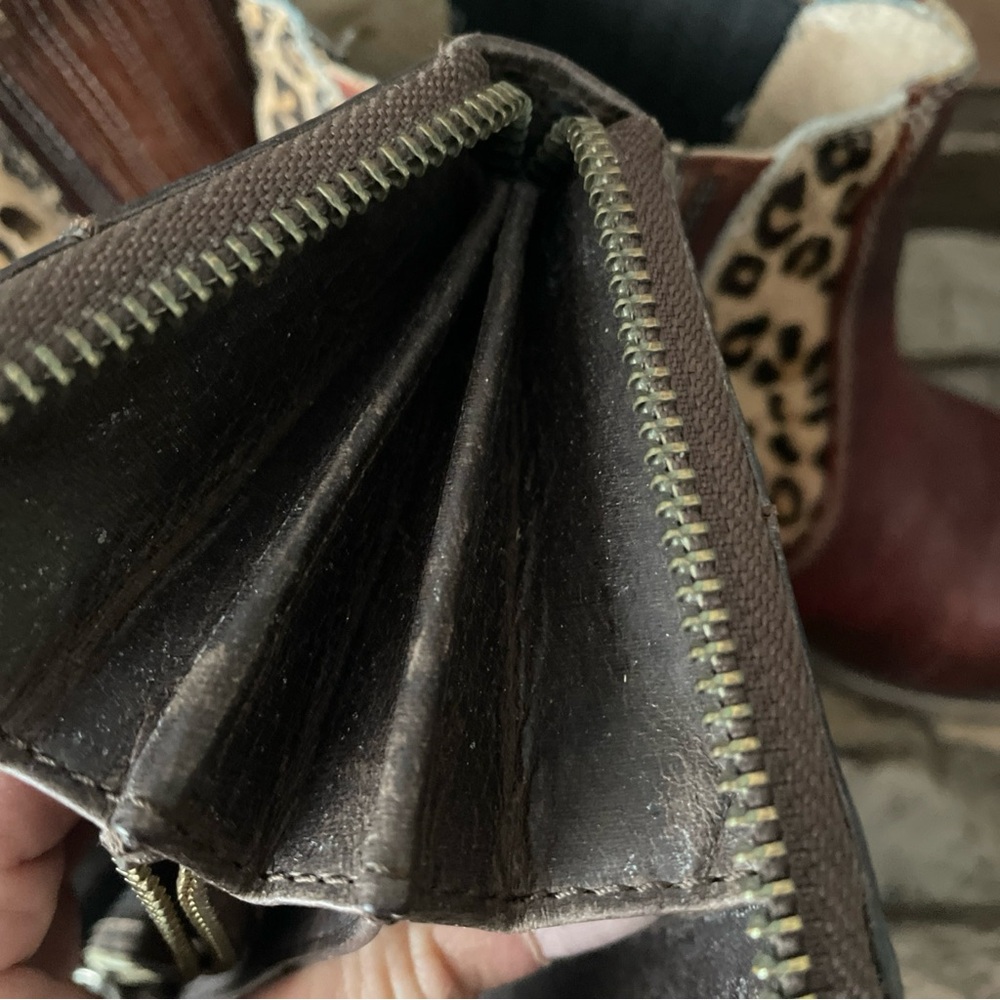 Frye Melissa Zip Around Wallet Distressed Leather -Dark Brown- $158 - Picture 10 of 15